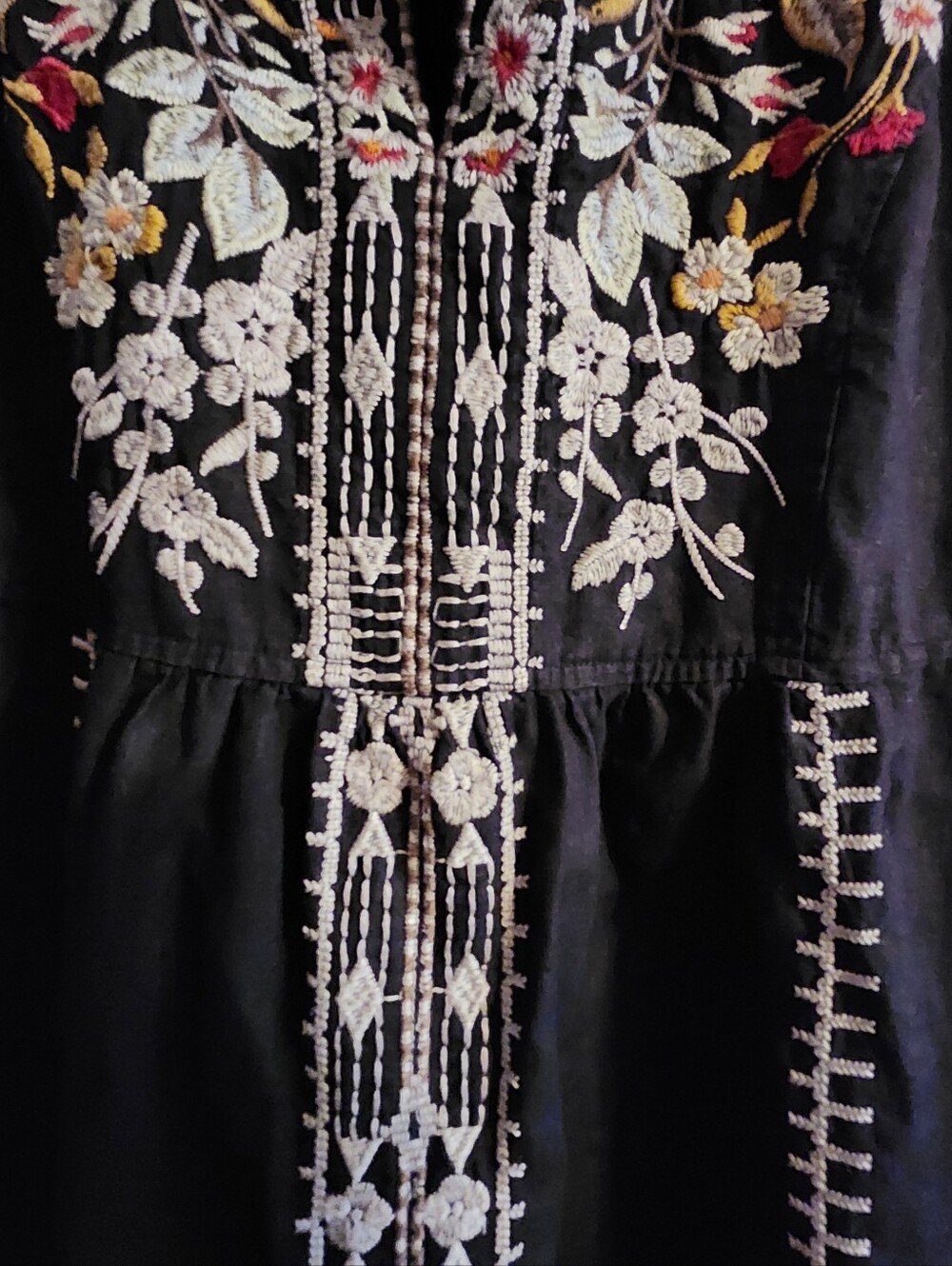 Johnny Was of Los Angeles Black Linen Embroidered Midi Dress - Picture 6 of 9